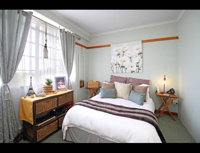 2 BEDROOM APARTMENT FOR SALE IN HOUGHTON ESTATE